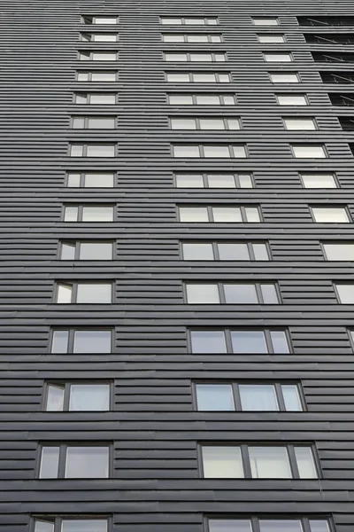 Moderno edificio de apartamentos — Foto de Stock
