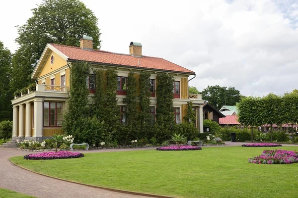 Ancienne maison en bois dans le jardin de Tradgardsforeningen — Photo