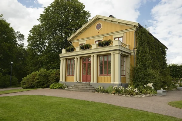 Antigua casa de madera en el jardín de Tradgardsforeningen — Foto de Stock