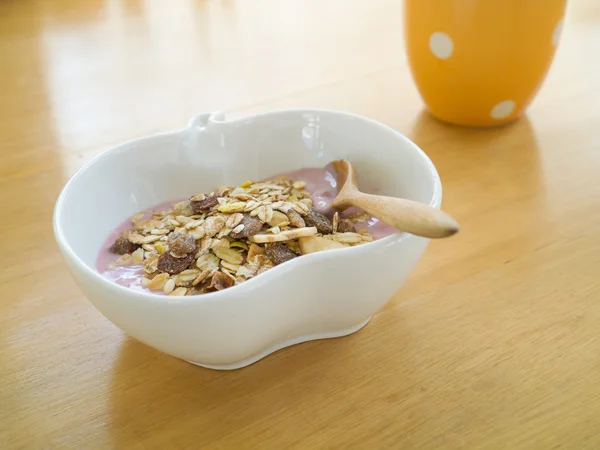 Muesli com iogurte . — Fotografia de Stock