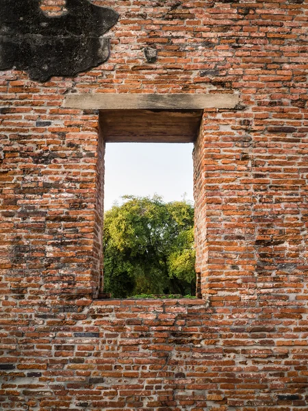 Mur de briques avec une fenêtre Images De Stock Libres De Droits