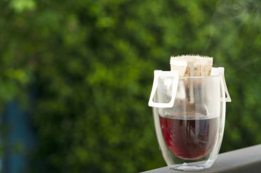 Anında demlenmiş kahve, dökümlü kahve.