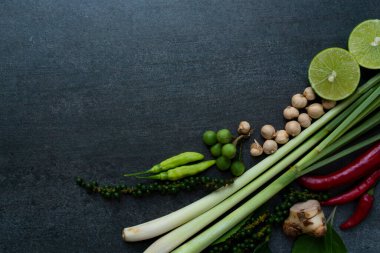 Tayland yemekleri, sebze ve baharat tadı, Tayland yemekleri ve sağlıklı konsept.