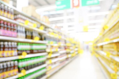 Bokeh, Çeşitli Ürünler Shel ile Süpermarket bulanık arka plan