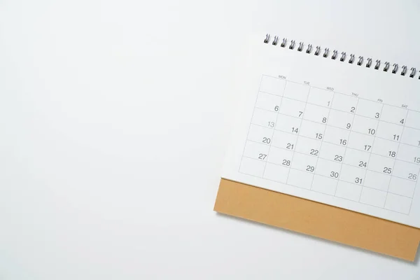 在白表背景 商务会议规划或旅行规划概念的日历结束 — 图库照片