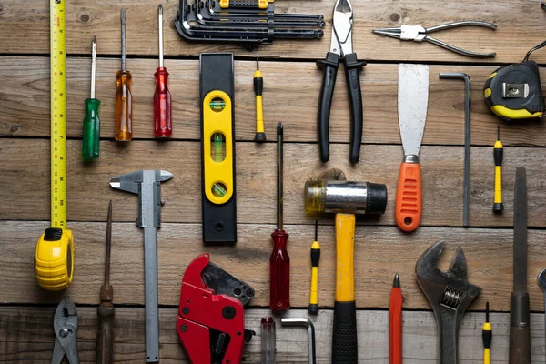 Gamla Verktyg Utrustning Träbord Bakgrund Ingenjörskoncept — Stockfoto