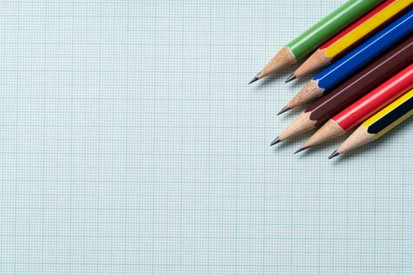 Yeşil Grafik Kağıdındaki Kalemler Araştırma Bilimi Eğitim Kavramı — Stok fotoğraf