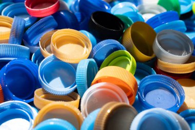 Çevreyi korumak için plastik şişe kapaklarını kapatın, geri dönüşüm, yeniden kullanım, çöp öğütücü, dünyayı kurtarmak için