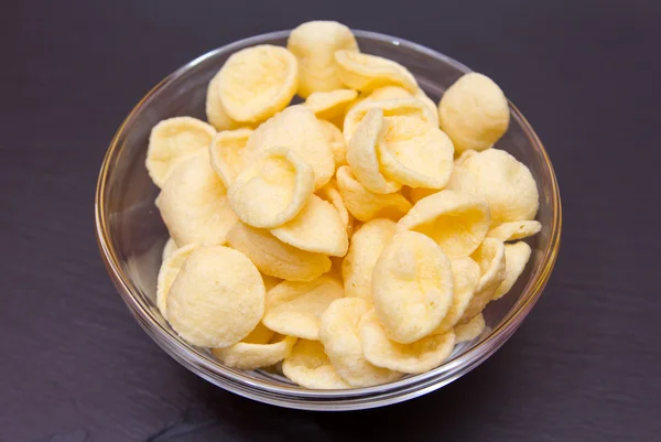 Snack on potato bowl on slate — Stock Photo, Image