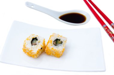 California roll somon ve mallotto ile yumurta yakın görüldü
