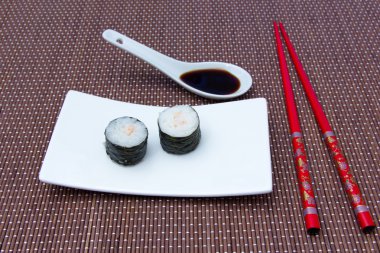 Bambu karidesleri ile Maki