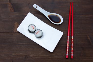 Yukarıda da görüleceği ahşap üzerine surimi ile Maki