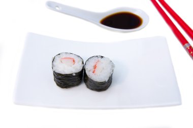 Maki kadar görülen surimi ile kapatmak