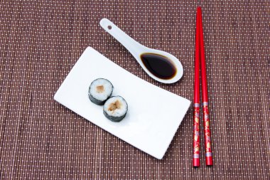 Yukarıda da görüleceği bambu ton balığı ile Maki