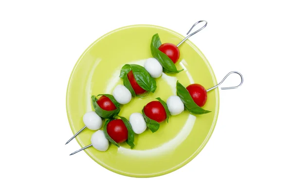 Grillspett av mozzarella och tomat sett från ovan — Stockfoto