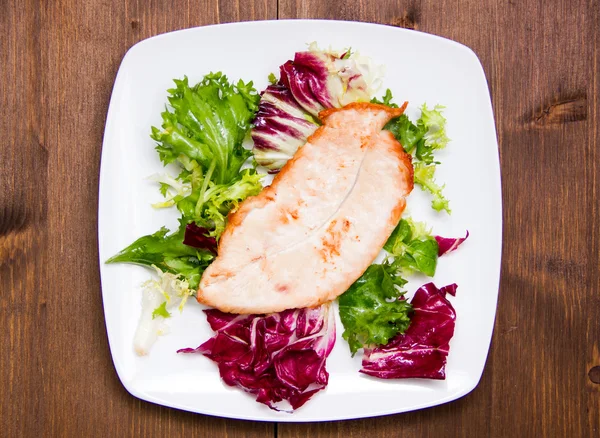 Chicken and salad on wood from above — Stock Photo, Image