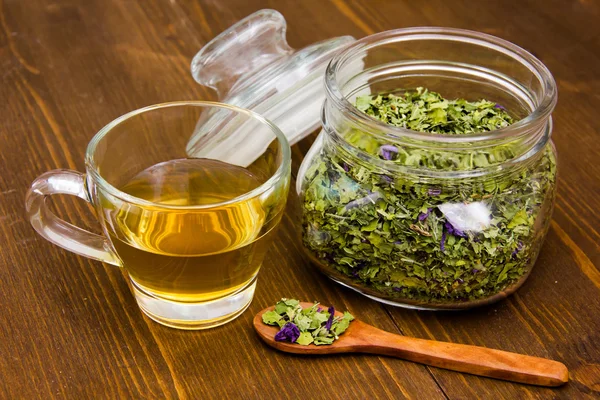 Chá de ervas com malva — Fotografia de Stock