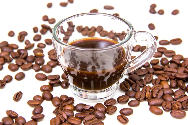 Šálek kávy a kávových zrn zavřít — Stock fotografie