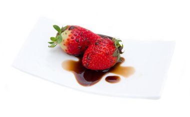 balsamik sirke ile çilek