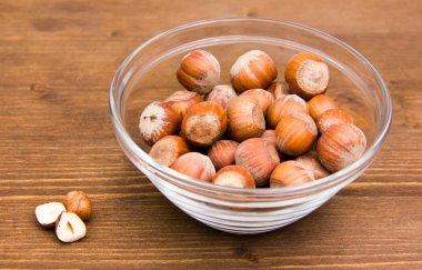 Ahşap kase fındık