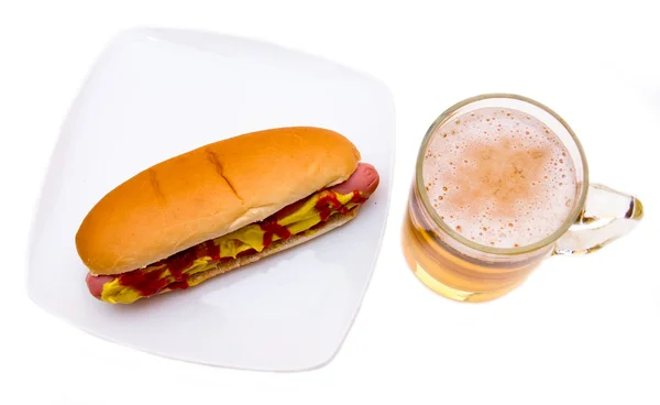 Bira ve sosisli sandviç yukarıdan