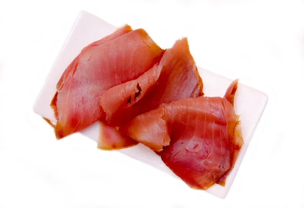 Yukarıdan küçük tepsi ton balığı füme