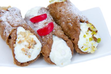 Cannoli ile ricotta peyniri yakın