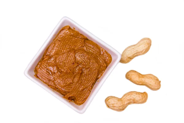 Миска з арахісовим маслом зверху — стокове фото