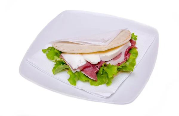 Flatbread with ham and mozzarella — Stock Photo, Image