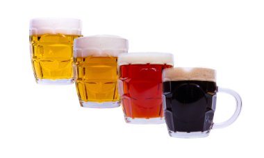 Farklı çakışan bira bardağı