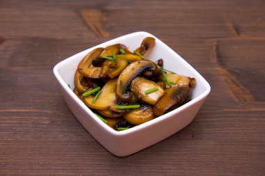 Fırında mantar ahşap kare kupa