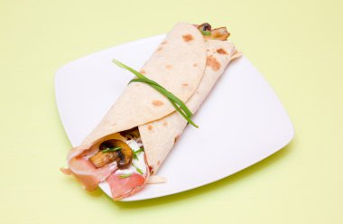 Pastırma ve yeşil mantar ile gözleme