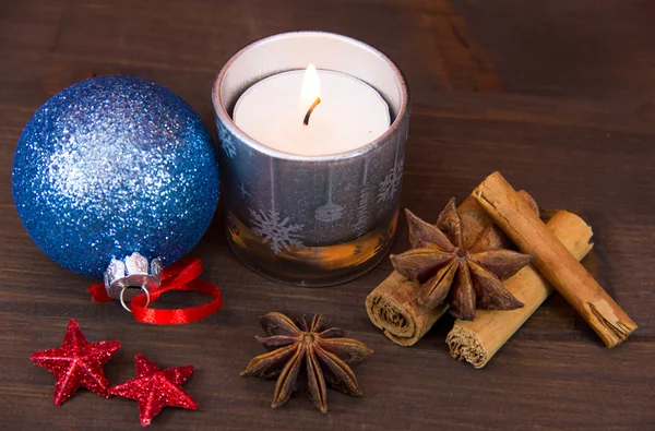 Vela de Navidad temática en madera — Foto de Stock