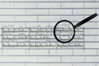 Ürünler ve Büyüteç ile depo raflar