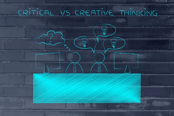 Eleştirel vs yaratıcı düşünme kavramı — Stok fotoğraf