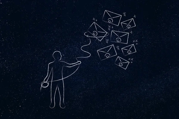 Людина з лассо ловить конверти, електронну пошту та комунікацію — стокове фото