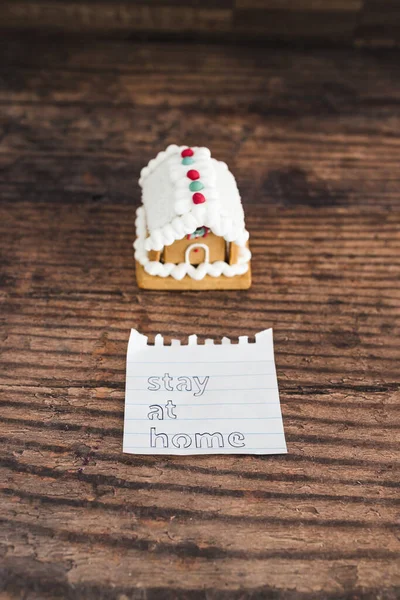 Feriados Confinamento Devido Imagem Conceitual Vívida Mini Casa Pão Gengibre — Fotografia de Stock