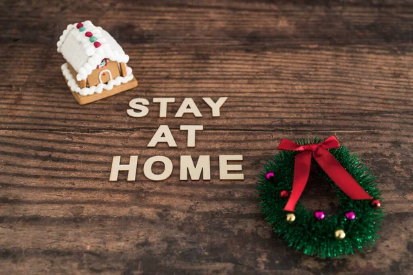 Urlaub Lockdown Durch Lebendige Konzeptionelle Bild Mini Dekorative Weihnachten Lebkuchenhaus — Stockfoto