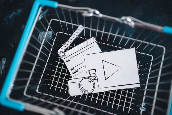Alışveriş Sepetinde Çevrimiçi Kavramsal Resim Fotoğraf Video Indirme Simgesi Satıldı — Stok fotoğraf