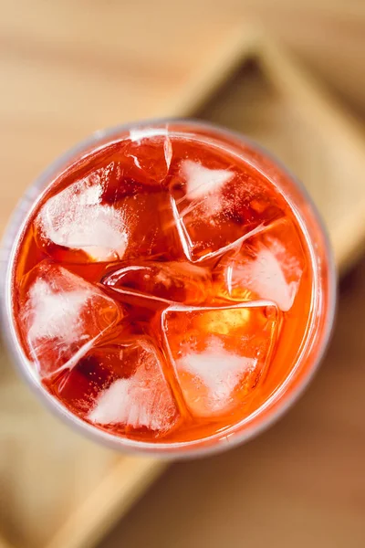 Orange Spritz Cocktail Högt Glas Träbord Med Gyllene Ljus Skiner — Stockfoto