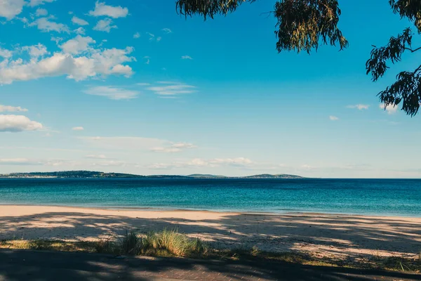 Unberührte Ruhige Strandsicht South Hobart Kingstome Beach Einem Späten Frühlingnachmittag — Stockfoto