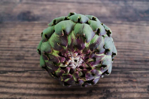 Simple Food Ingredients Concept Freshly Harvested Artichoke Wooden Kitchen Counter — Stock Photo, Image