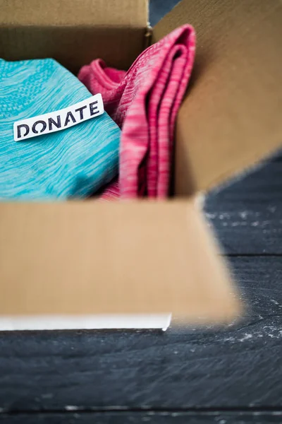 Välgörenhet Donation Och Decluttering Objekt Som Skall Thrifted Koncept Box — Stockfoto