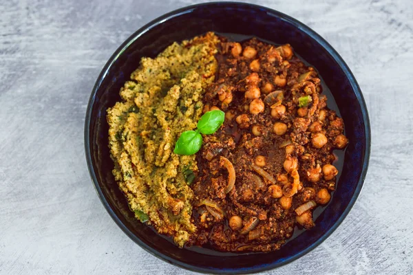 Gesundes Pflanzliches Ernährungskonzept Veganer Marokkanischer Cous Cous Mit Kichererbsenzwiebeln Und — Stockfoto