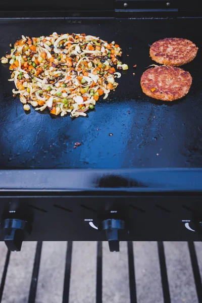 Gegrilde Gesneden Groenten Uienringen Barbecue Concept Van Gezond Plantaardig Voedsel — Stockfoto