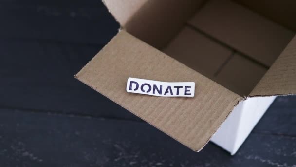 Caja Vacía Con Etiqueta Donar Para Artículos Segunda Mano Para — Vídeo de stock