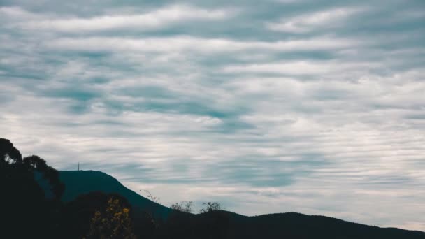 timelapse ausztrál hegycsúcsok Tasmania intenzív felhők gyorsan mozog