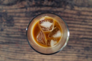 İçecekler, içecekler, natürmort kahve, buzlu buzlu kahve, yukarıdan bakıldığında buzlu.