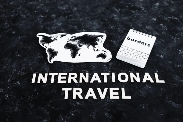 Dünya Haritasında Uluslararası Seyahat Metni Sınırlar Mesajı Defterinde Covid Küresel — Stok fotoğraf
