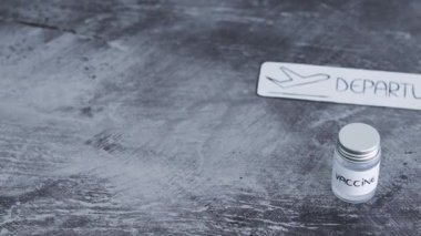 Hava ulaşımı sırasında covid-19 salgını, havaalanı tarzı kalkış, yanında aşı ile imzalanır.